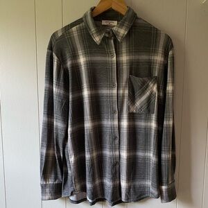 Zenana lightweight flannel shacket. Size medium